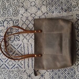Pegai leather shoulder purse totebag. Grey and brown.